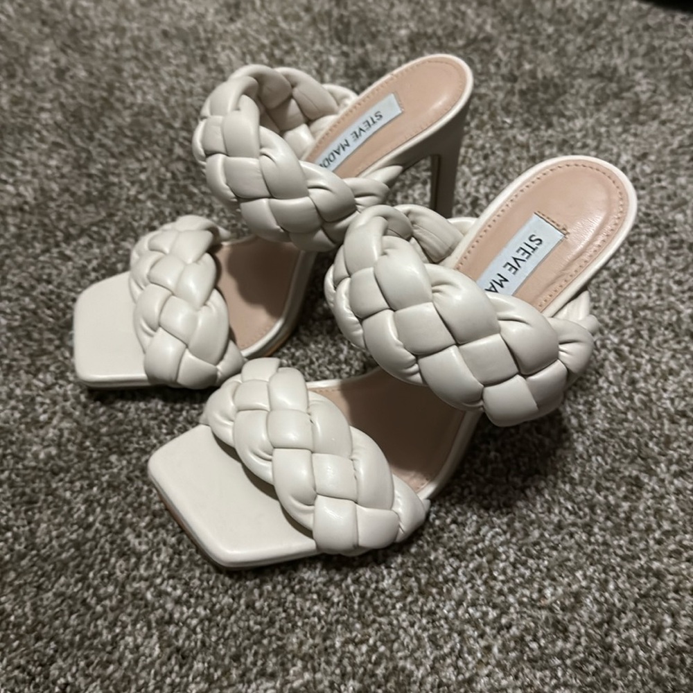Steve Madden women’s size 6 bone color heels.